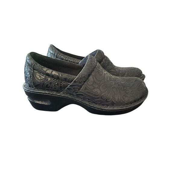BOC Born Concept Women's Black Leather Floral Paisley Embossed Clog Size 8.5M - Picture 11 of 13